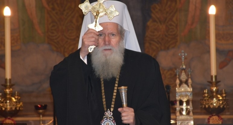 Патриарх Неофит се помоли за мир